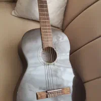 گیتار چینی و ایرانی