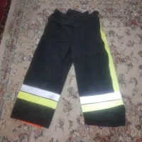 شلوار اتش نشانی و دست کش و چراغ