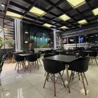 سالن کار و پیک موتوری و کمک آشپز