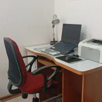 میز تحریر و صندلی چرخدار