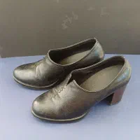 کفش سایز ۳۷