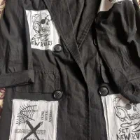 مانتو ها قیمت دویست و پنجاه کاپشن و بارانی چهارصد|لباس|خوی, |دیوار