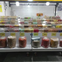 فروشنده در مترو