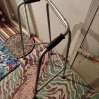 واکر بدون چرخ سالم وتمیز