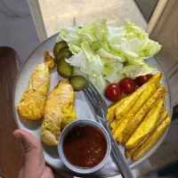 یک نفر نیرو خانم جهت کاردرکافه داخل باشگاه بدنسازی