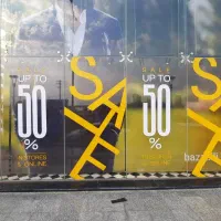 انجام کلیه خدمات نصب برچسب و دودی و مش بنر فوری