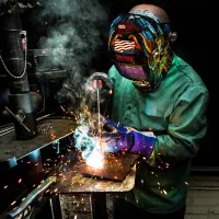 نیروی کار جوشکار و فنی