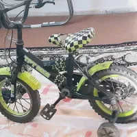 دوچرخه  دخترانه و پسرانه فرقی نمیکنه