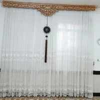 پرده برجسته گل دار سالم و نو