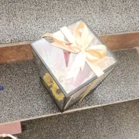 گل زیبا باگلدان شیشه ای|گل مصنوعی|زابل, |دیوار