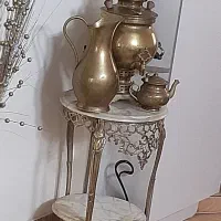 سماور قوری پارچ و میز بزنج