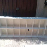 دو تا قفسه و آینه قدی