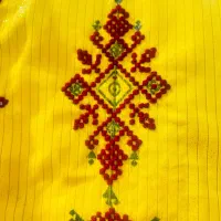سوزن‌دوزی بلوچی روی مانتو شال مقنعه