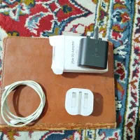 دو عدد شارژر آیفون و سامسونگ