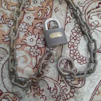 قفل وزنجیر محکم