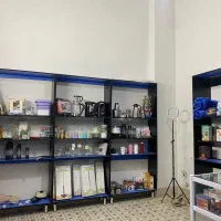 قفسه و ویترین مغازه