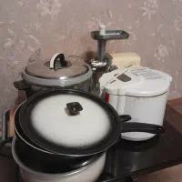 فروش چهار تیکه وسایل پخت وپز وچرخ گوشت
