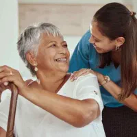 پرستارخانم‌ جهت نگهداری ازسالمندشبانه روزی