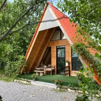 اجاره کلبه سوئیسی دربست ،موقعیت ساحلی و جنگلی