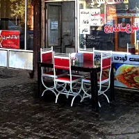 میز و صندلی کاملا سالم