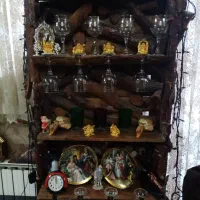 ویترین  کلاسیک  و یک جاکفشی جدا و نمای چوب روی سقف|بوفه، ویترین، کنسول|کرج, مطهری|دیوار