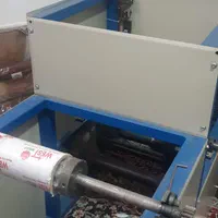 دستگاه رول به رول سفره یکبار مصرف در حد نو