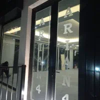 . درب پنجره دوجداره وتوری کشویی ثابت