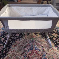 تخت کنار مادر