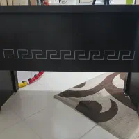 میز مدیریت و کامپیوتر