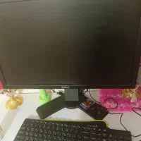 خانم با آشنایی کافی به کامپیوتر