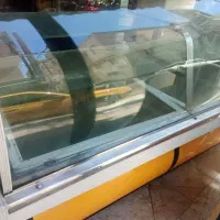 ویترین شیرینی پزی