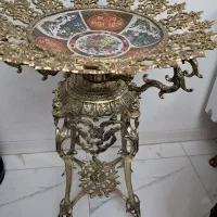 میوه خوری کنار سالنی