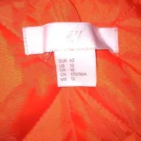 کاپشن اچ اند ام|لباس|رشت, ساغری سازان|دیوار