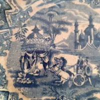 تعدادی بشقاب وکاسه قدیمی  آنتیک زیبا|کلکسیون اشیاء عتیقه|همدان, |دیوار