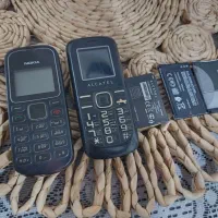 گوشی ساده دو عدد موتورولا و نوکیا خاموش