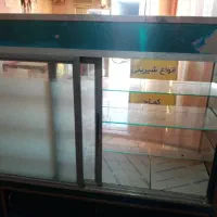 یک عدد ویترین شیرینی خشک با میز ترازو|فروشگاه و مغازه|بوشهر, |دیوار