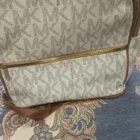 کوله کیف|کیف، کفش، کمربند|پرند, فاز ۵|دیوار