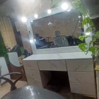 یک عدد میز میکاپ تمام ام دی ف