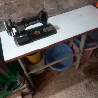 سلام فروش یک عدد چرخ خیاطی برقی بامیز ومیز اتو