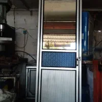 یک عدد درب آلمینیومی سایز ۷۲ در ۲۲۰ و۲۰۵