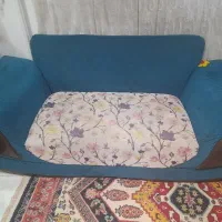 تعدادی اسباب بازی دخترانه عروسک وکیف ودفتر