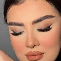 مدل میکاپ برای تکمیل نمونه کار