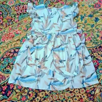 یک عدد لباس نو بچگانه‌