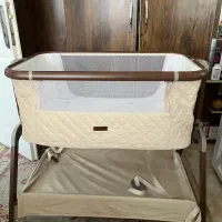 تخت کنار مادر