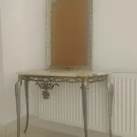 میز و اینه شمعدان