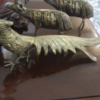 تلفن و مجسمه برنجی