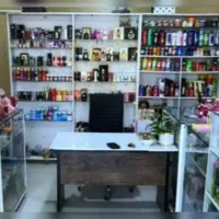 فروشندگی لوازم آرایشی برند