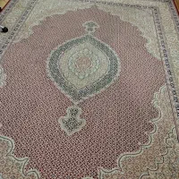 فرش ماشینی طرح ریزه ماهی 700شانه زرشکی