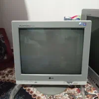 یک تلوزیون یک کامپیوتر