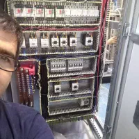 برقکار صنعتی  ساخت و بازسازی تابلو برق